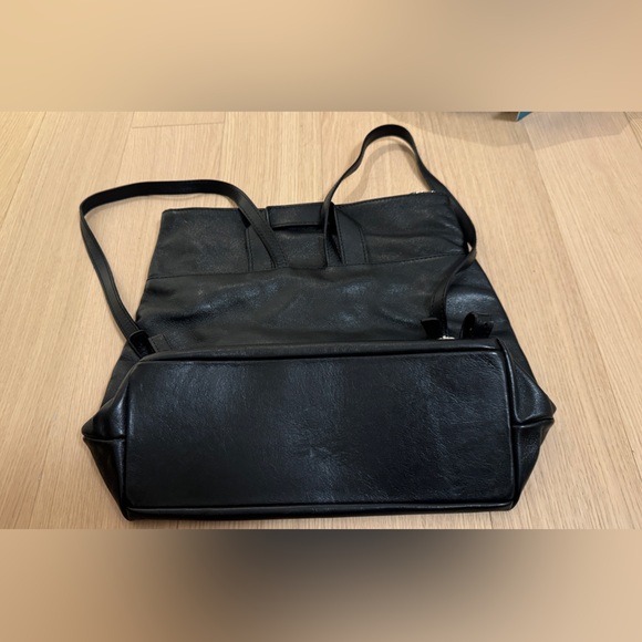 Neiman Marcus Italian-made Black leather backpack, adjustable straps, medium - Picture 3 of 10